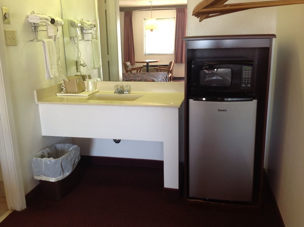 Westworld Country Inn Hubbard Экстерьер фото